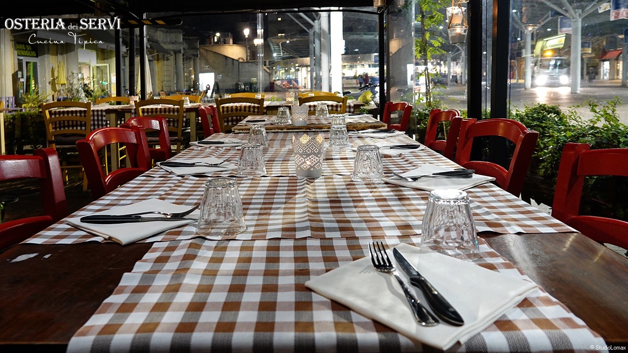 Atmosfera serale dell'osteria