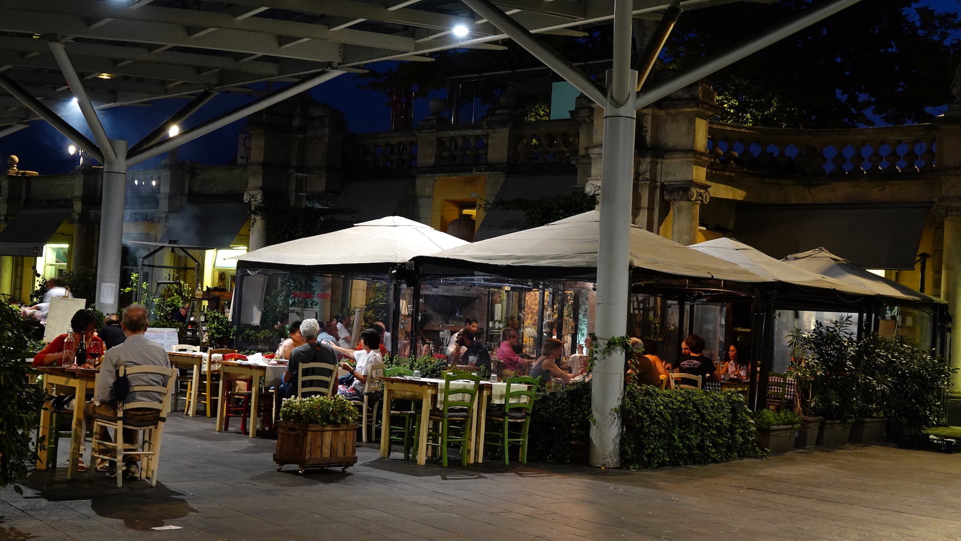 Dehors serale dell'Osteria dei Servi